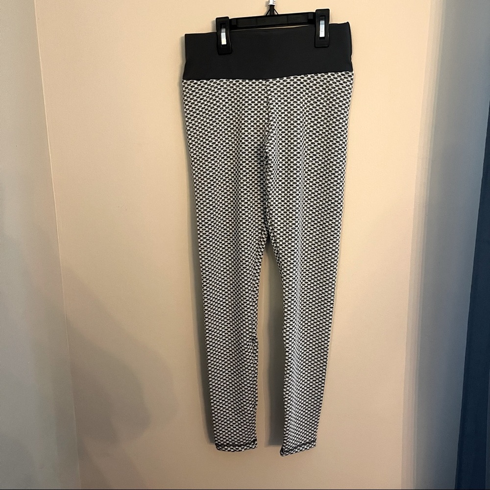 Womens leggings with butt lift size small color white/grey 
premium quality